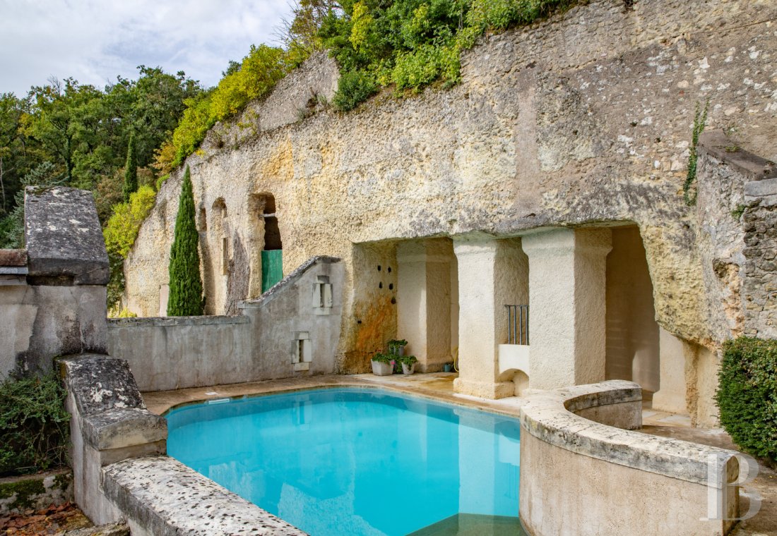 A château and its hamlet on the edge of a forest in the heights of a village near Amboise, In Indre-et-Loire - photo  n°6